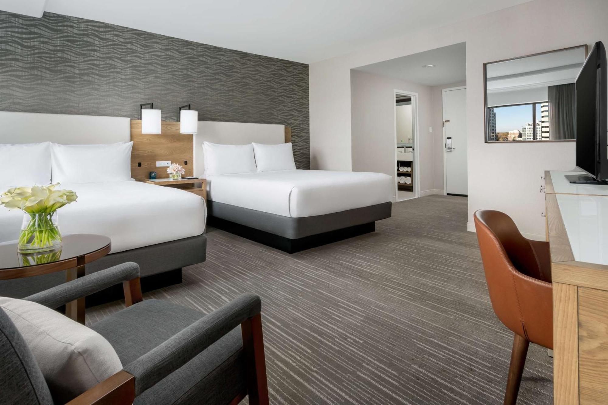 Queen Room Two Queen Beds Accessible Tub Disability Access,1434445591:JPEG